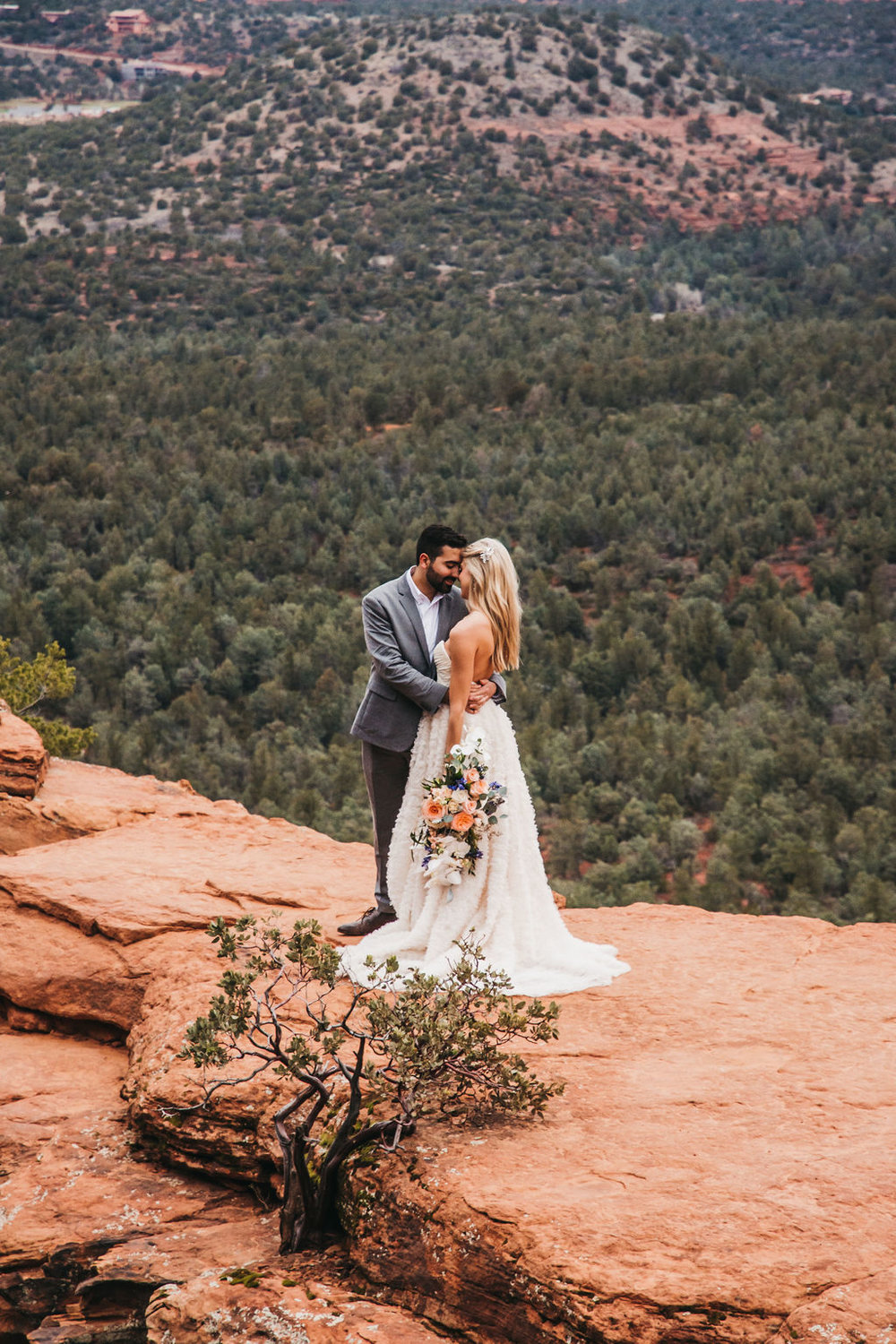 Sedona Elopement Styled Shoot. Desktop Image
