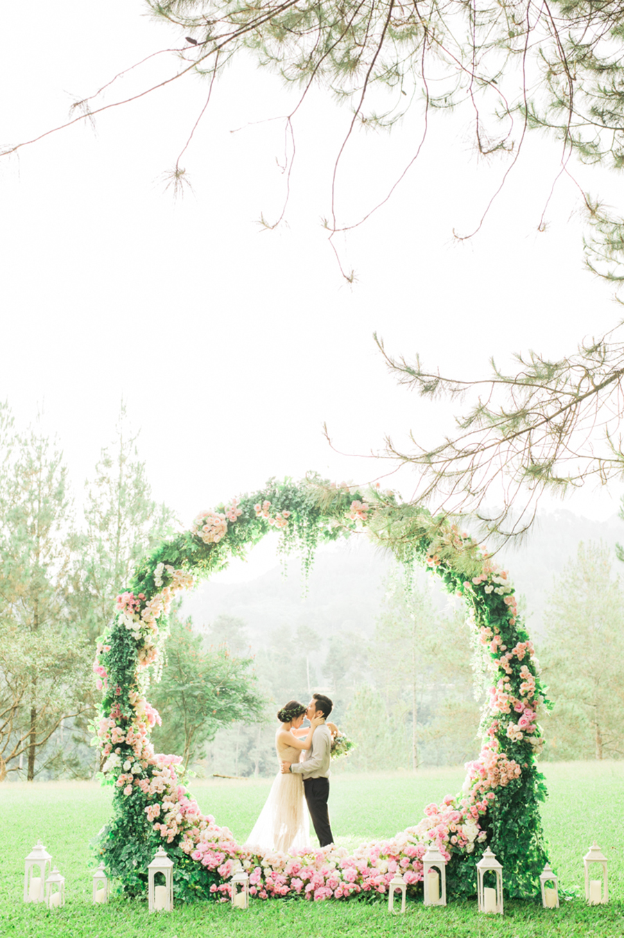 VIA  The Wedding Scoop