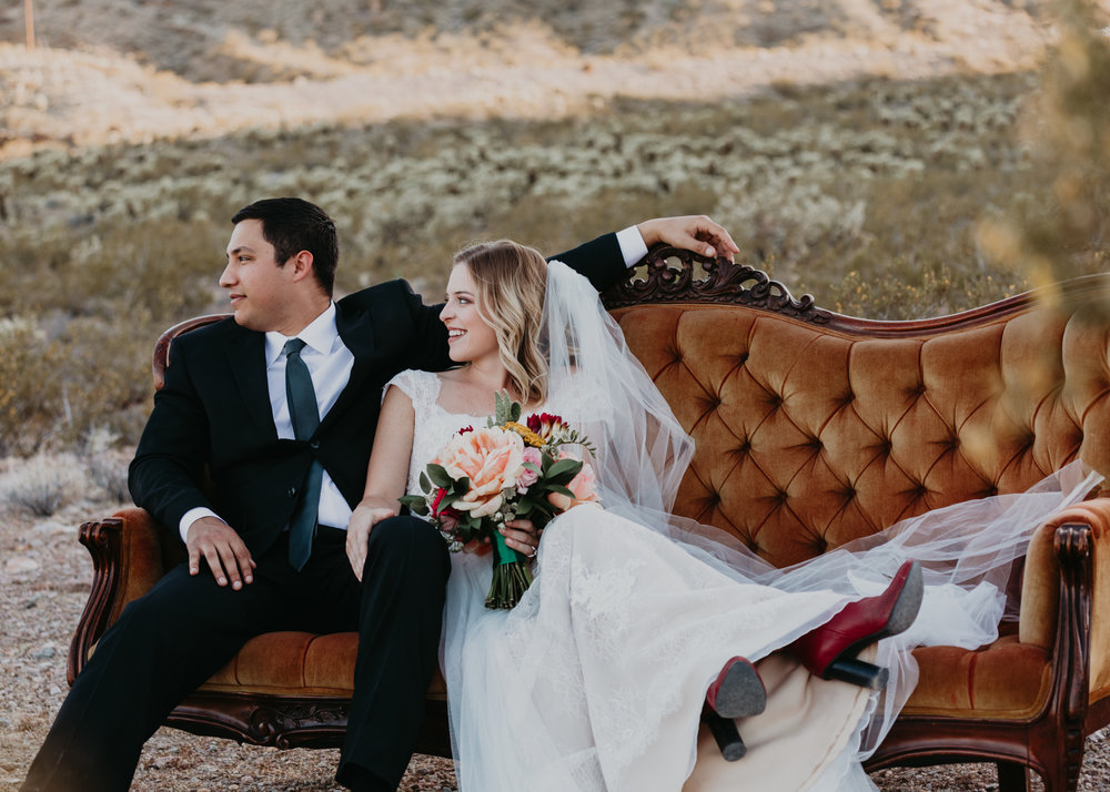 Desert Elopement | Las Vegas Styled Shoot. Desktop Image