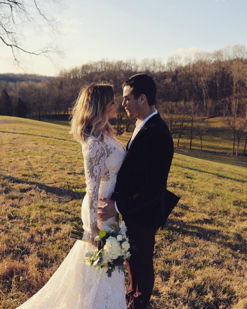 miranda-lambert-amp-new-husband-brendan-mcloughlin-kept-their-marriage-secret-for-3-weeks-source__147341_.jpg