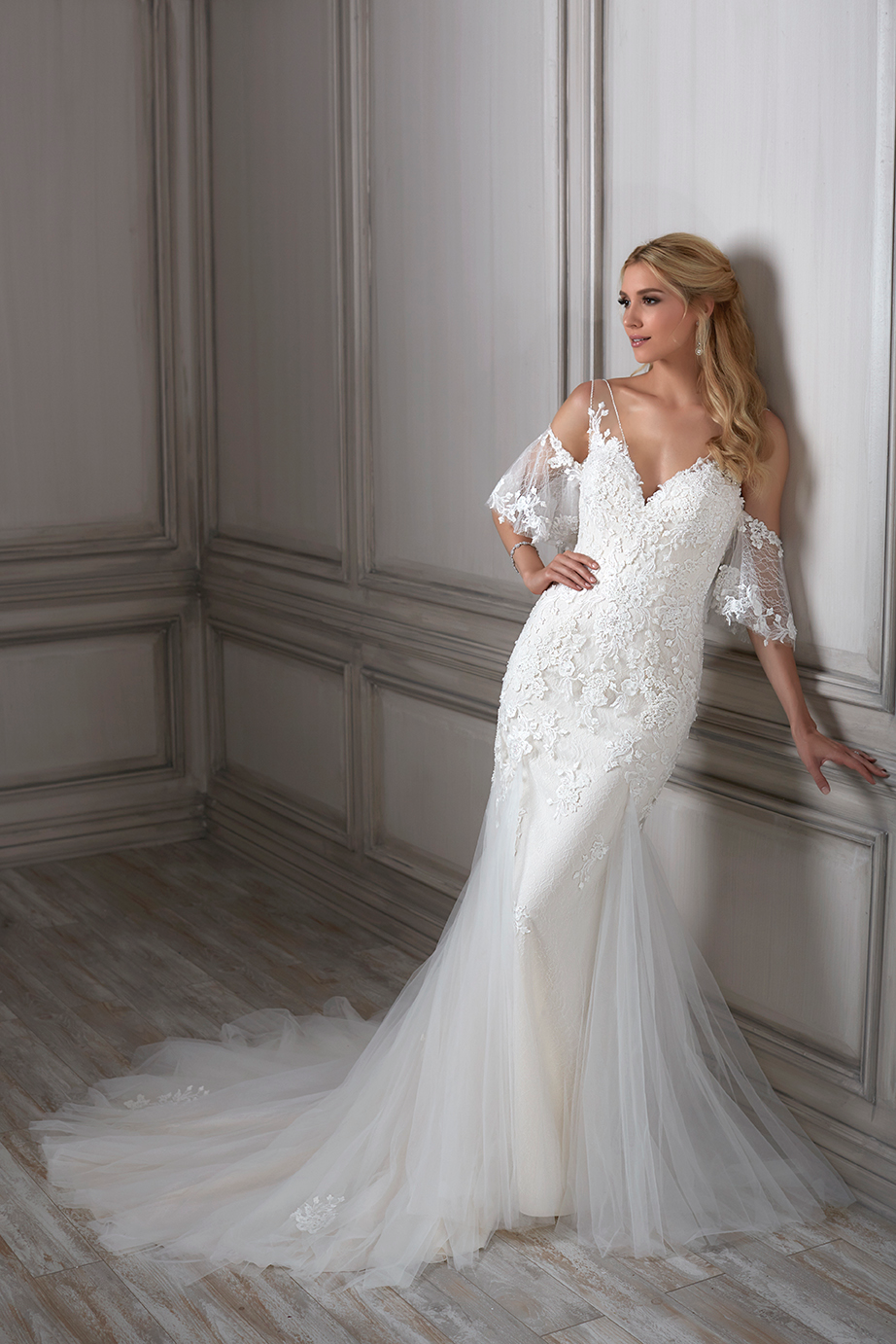 Adrianna Papell Gladys Ivory Gold // Retail Price $1379 | Our Price $965