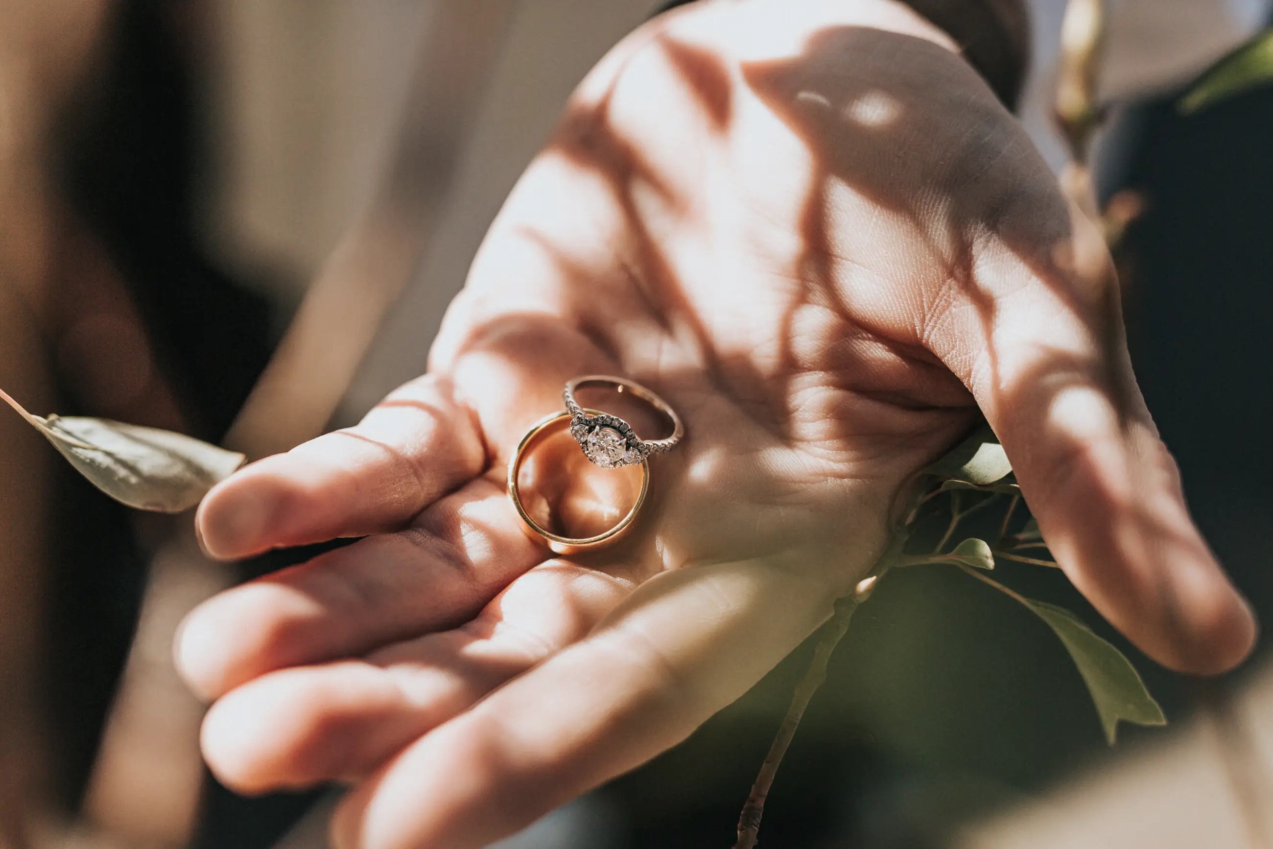 How to Keep Your Engagement Ring Safe While  You Travel. Desktop Image