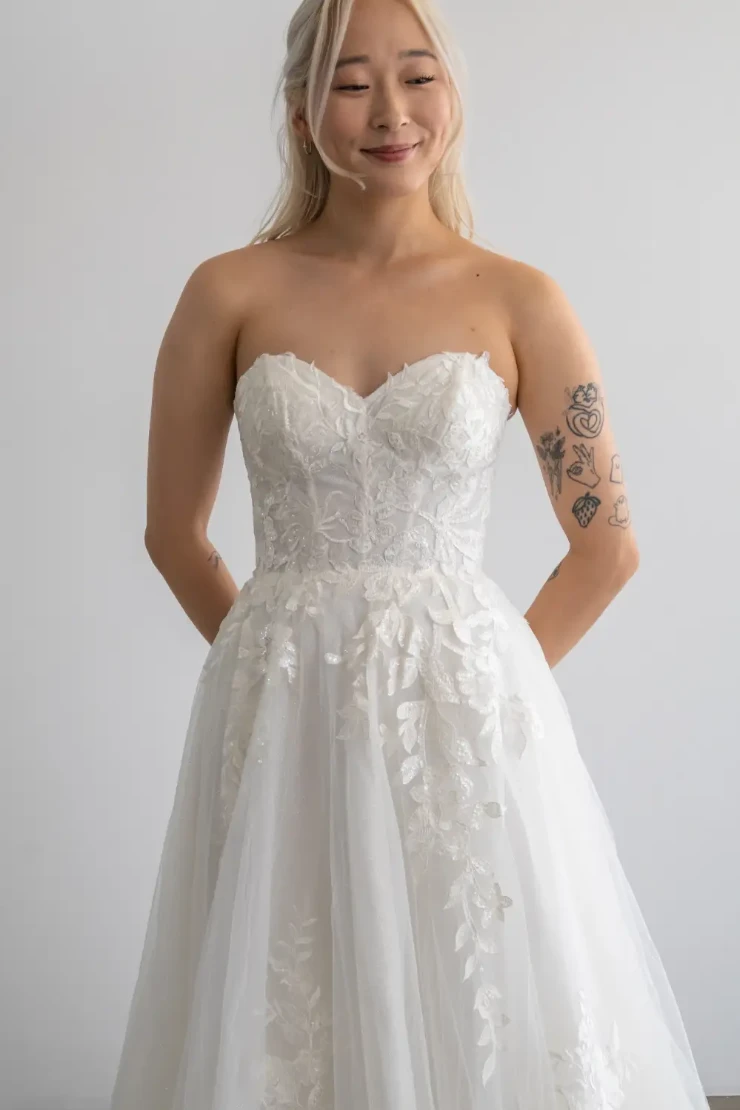 Private Collection Leah Default Thumbnail Image